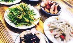 吃个夜宵还有瓜吃,美味与娱乐双重享受