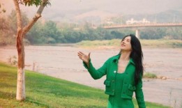 冬雨生活照吃瓜,这生活太接地气了！